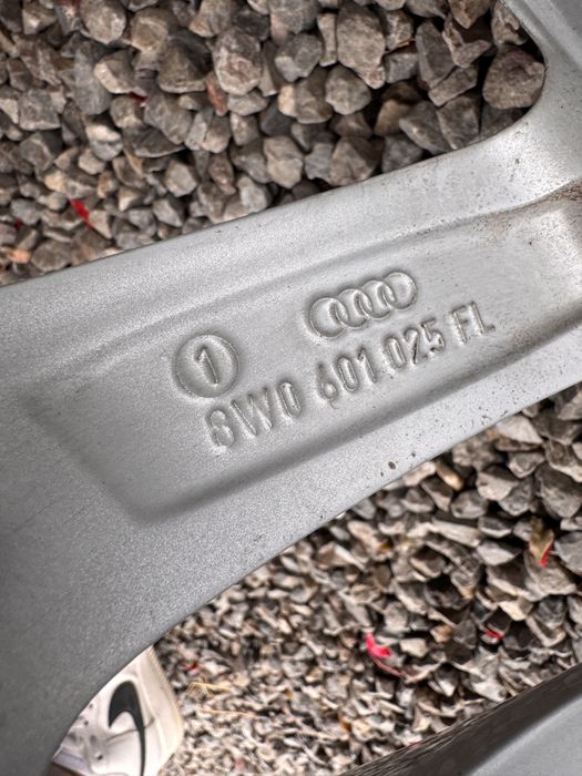 Felgi Koła 18 ORYGINAŁ AUDI A5 A4 Skoda Opony