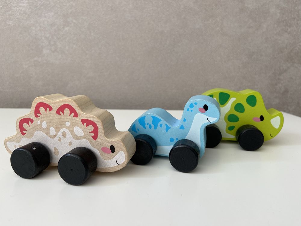 Деревʼяні іграшки динозаври на колесах cubika