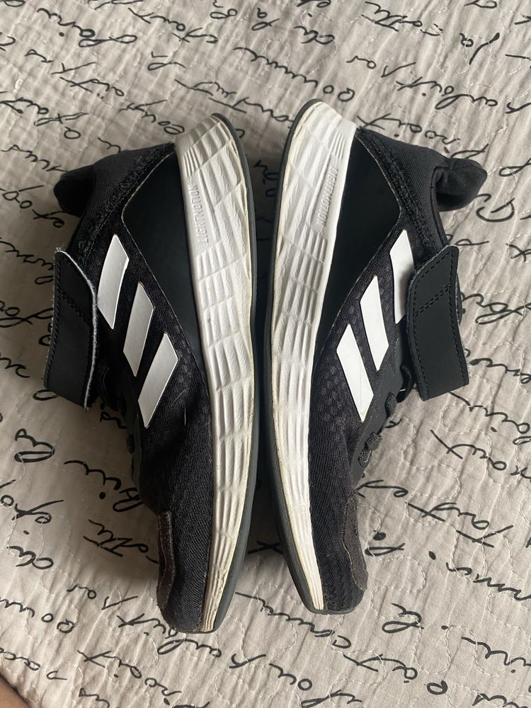 Buty adidas 33   .