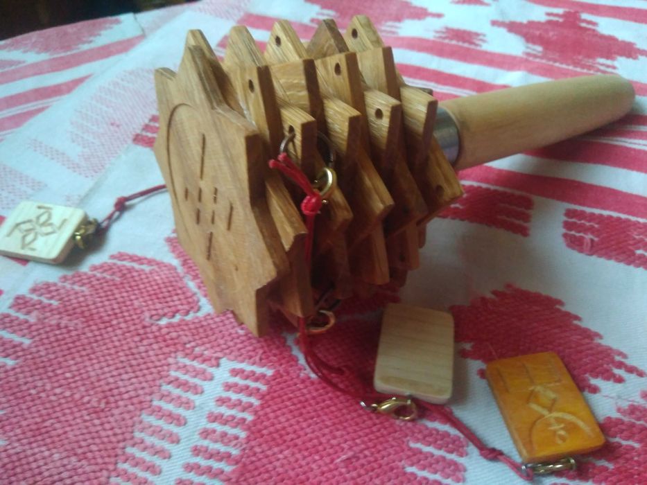 Алатырь-руны (набор со шкатулкой) (55 рун)