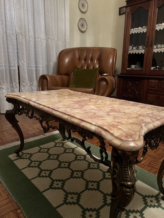 Mesa de centro em mármore