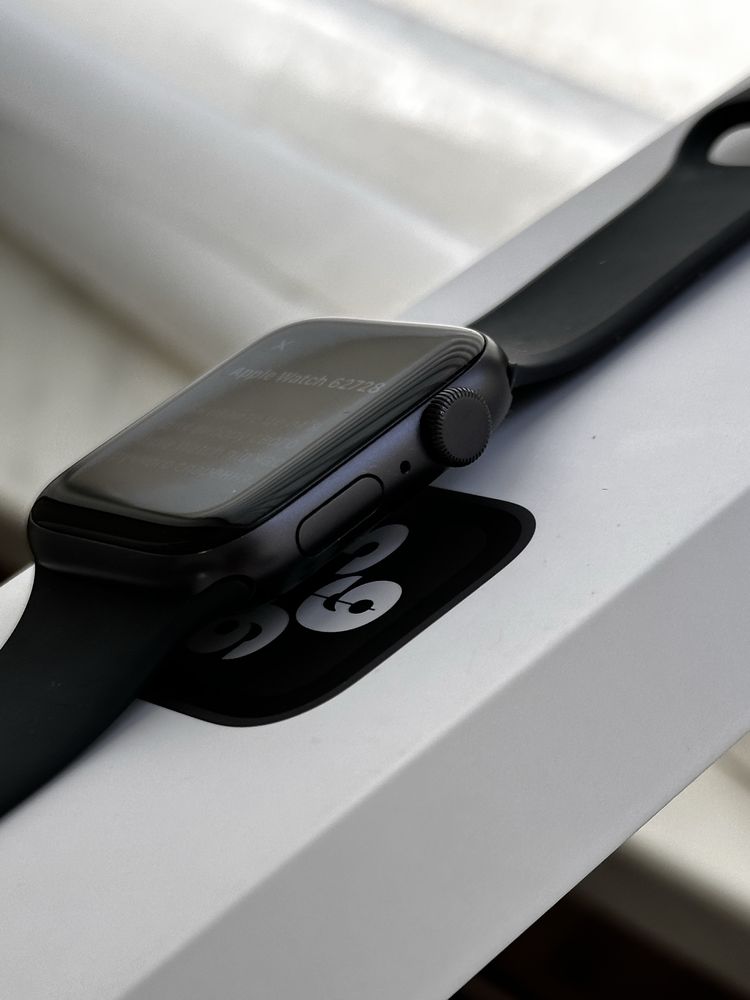 Apple Watch se space grey 44mm