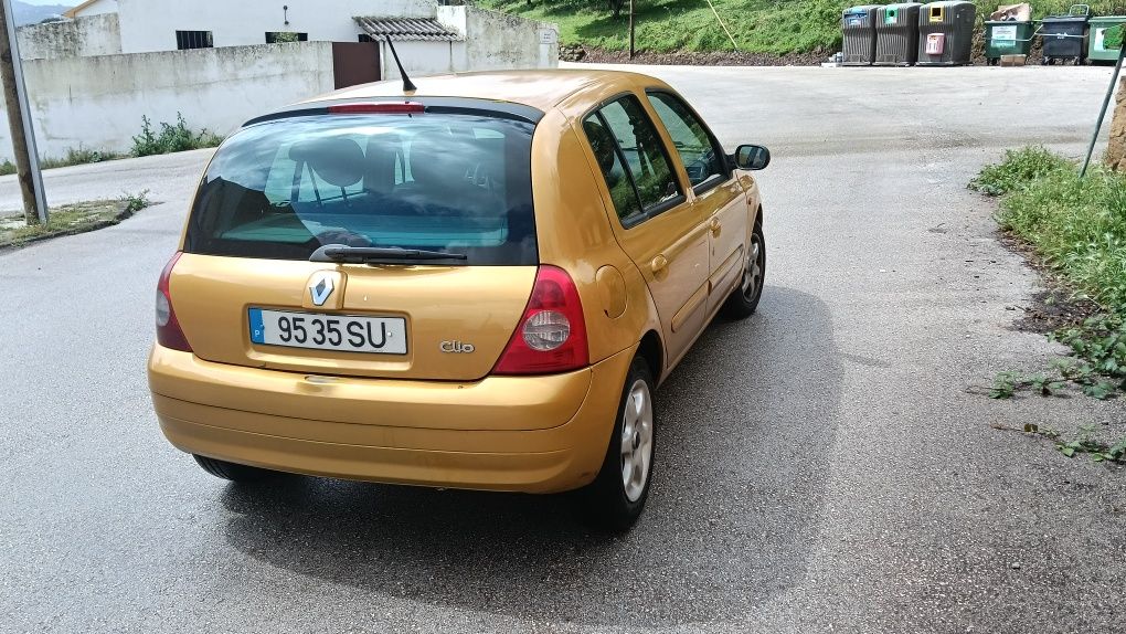 Renault Clio II diesel 5 lugares com ar condicionado