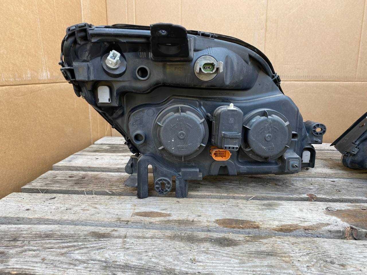 Фара права Renault Scenic 1 1999-2003,