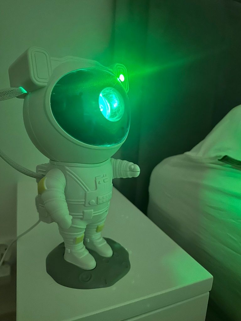 Super prezent kosmoludek projektor lampka