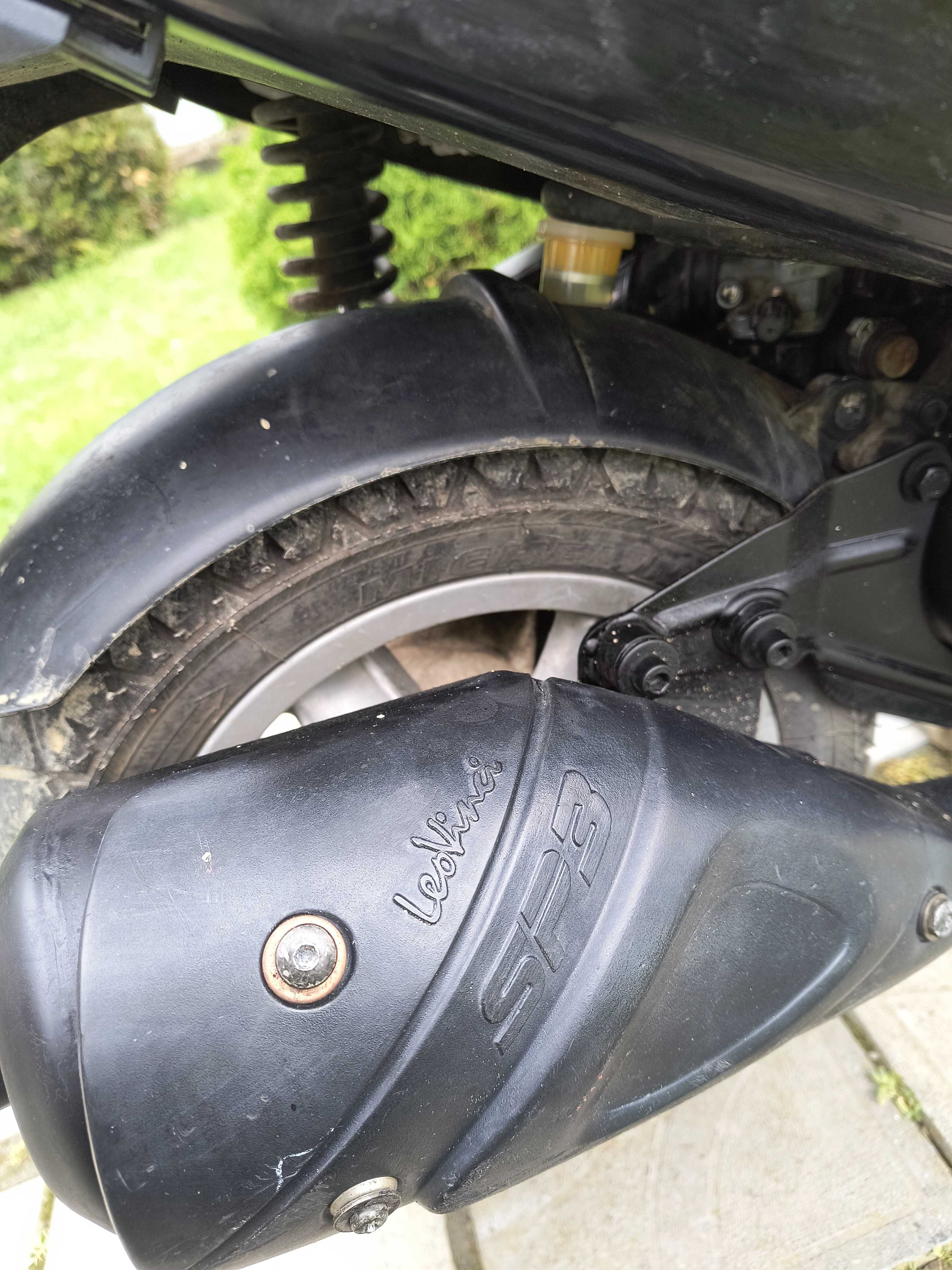 Скутер piaggio zip