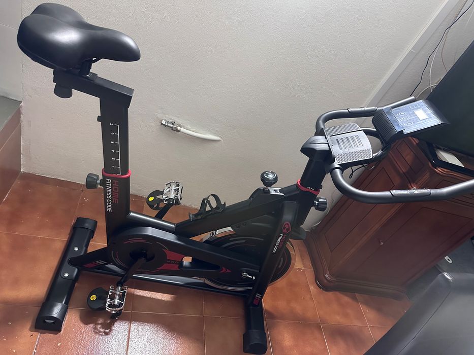 Bicicleta estática nova