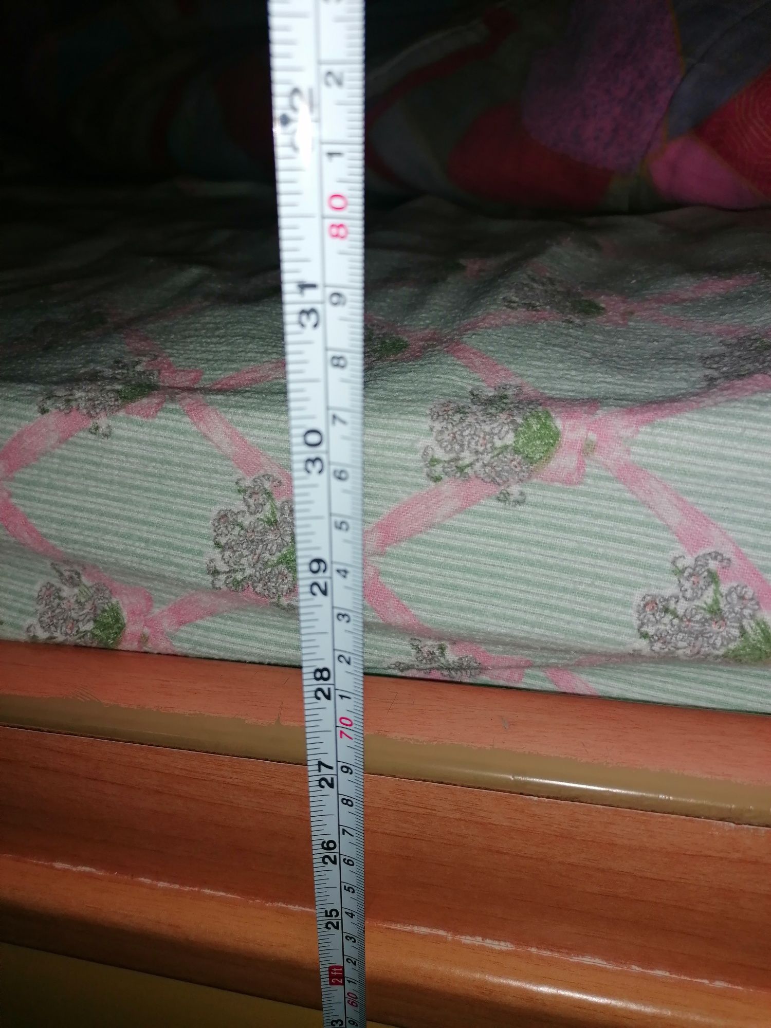 Cama dupla de solteiro com gavetas de arrumação