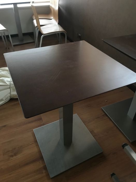 4 Mesas 8 cadeiras cafe/ pastelaria