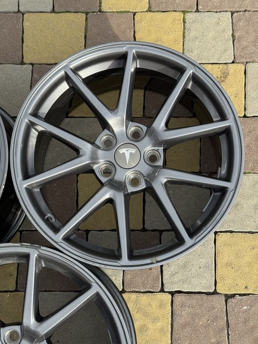 Tesla Model 3 оригінальний рестайлінговий диск r18 2021-2023