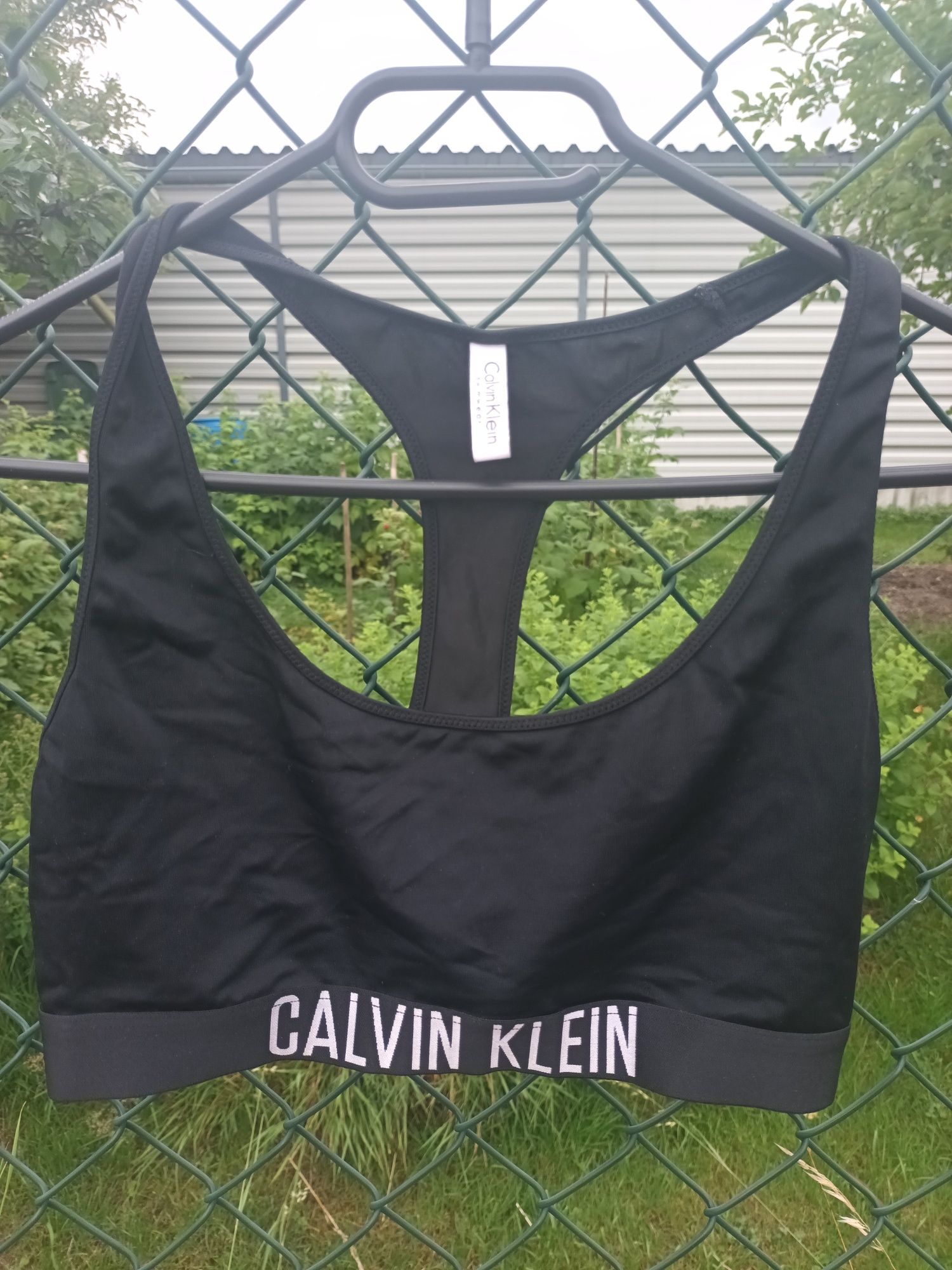 Czarny sportowy biustonosz Calvin S