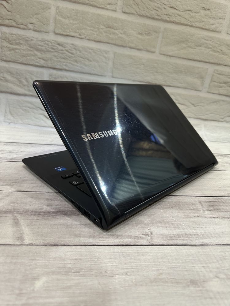 Сенсорний ноутбук Samsung NP915S3G 13.3’’ Quad-Core 4GB ОЗУ/128GB SSD