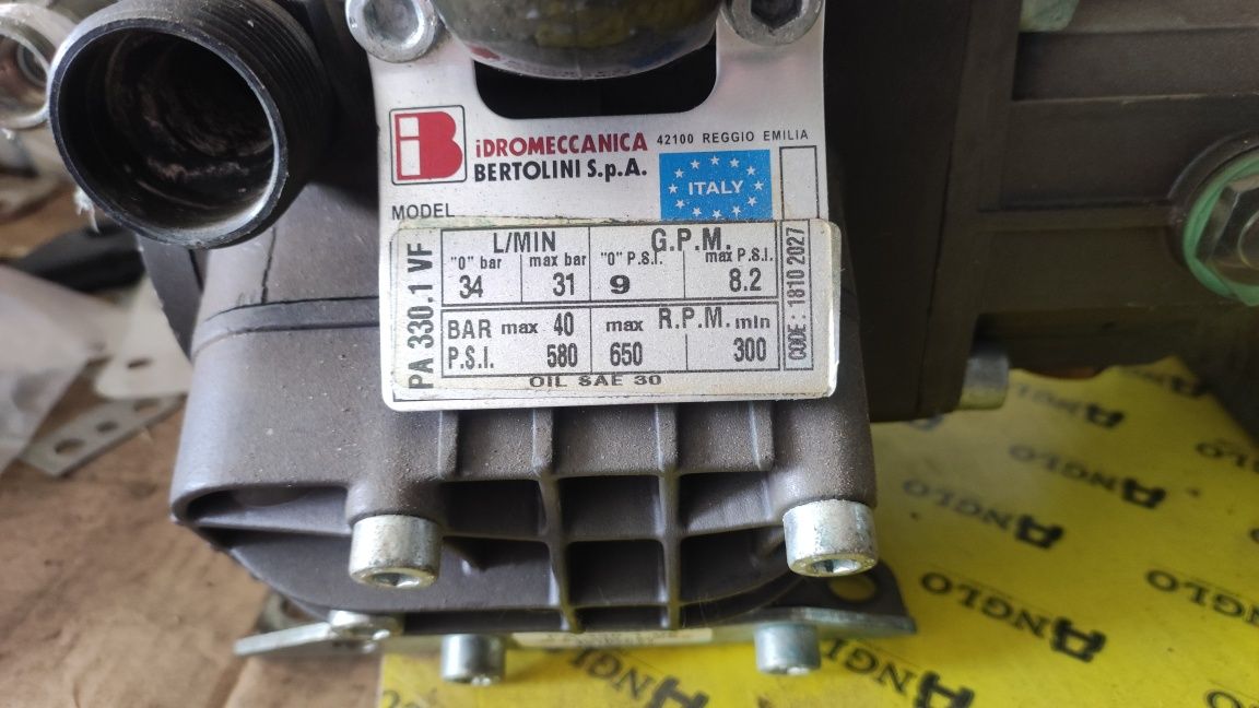 Motor com bomba de pulverizar