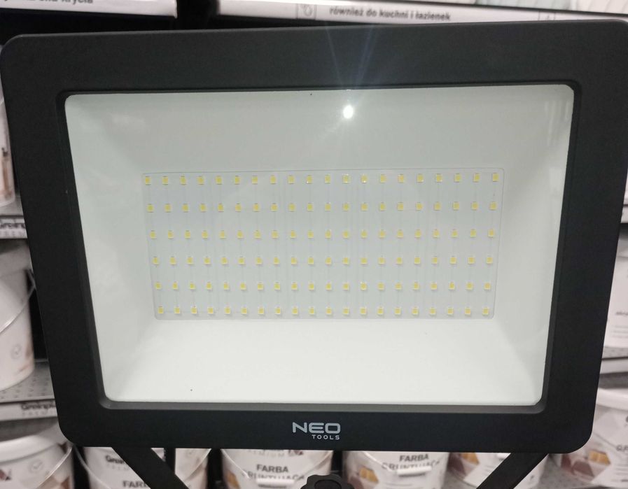 Naświetlacz, lampa NEO 99-095, wysokość 1,8 m,  100 W/8500 lm.