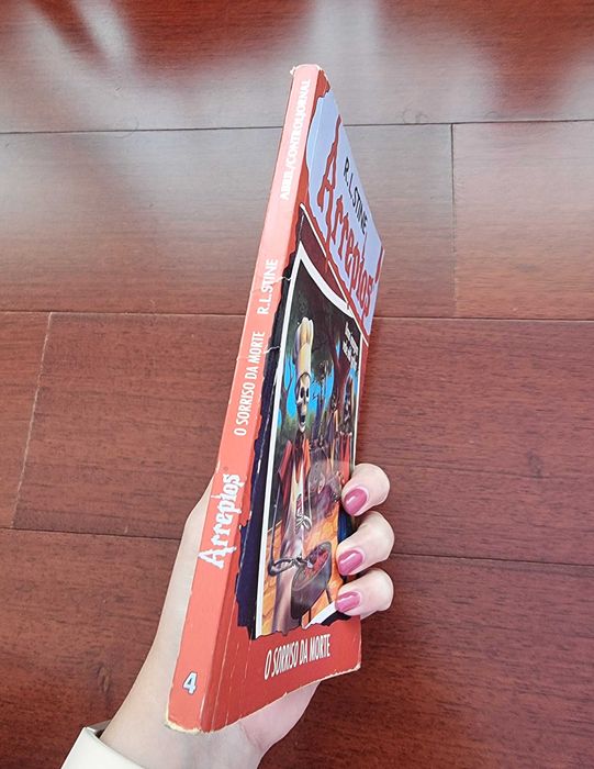 Livro "Arrepios - O Sorriso da Morte" Vol. 4 de R. L. Stine
