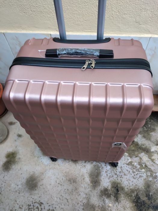 Mala de viagem LER a descrição sff