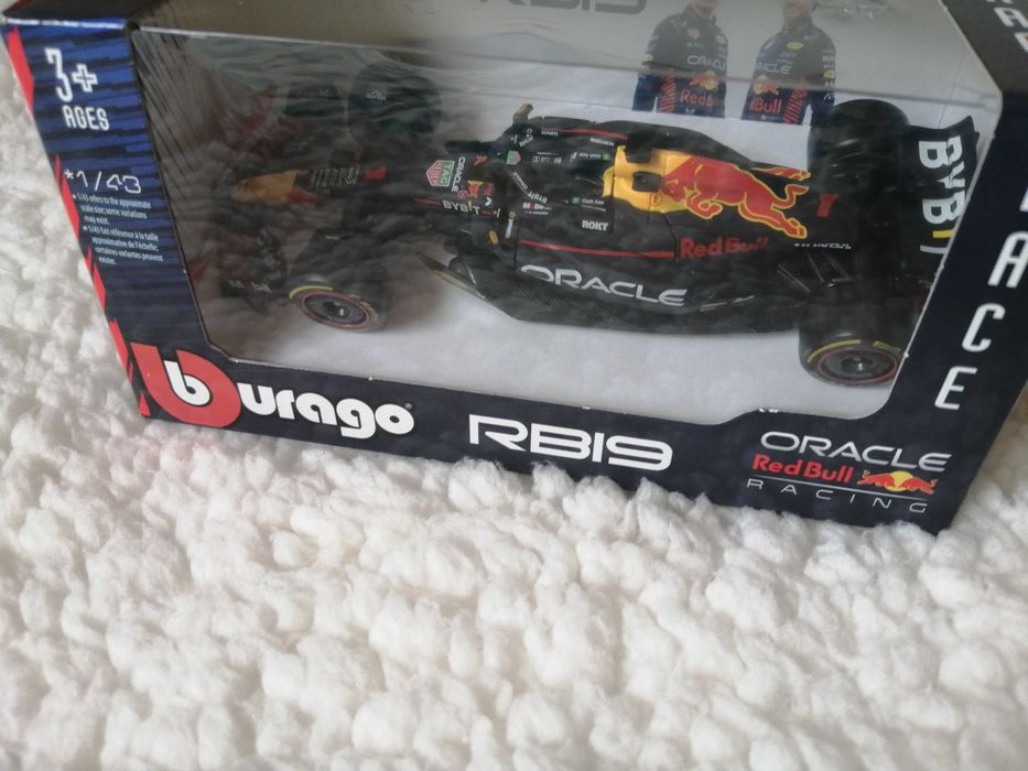 Burago 1/43 Max Verstappen RB19  Novo