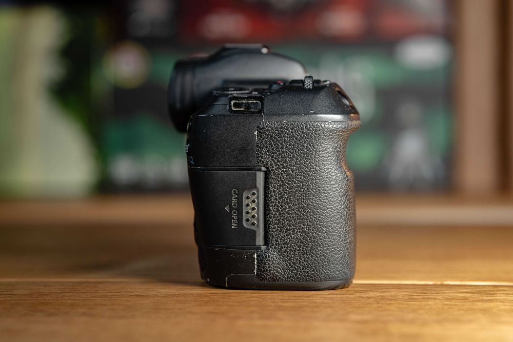 Фотоапарат Canon EOS R Body