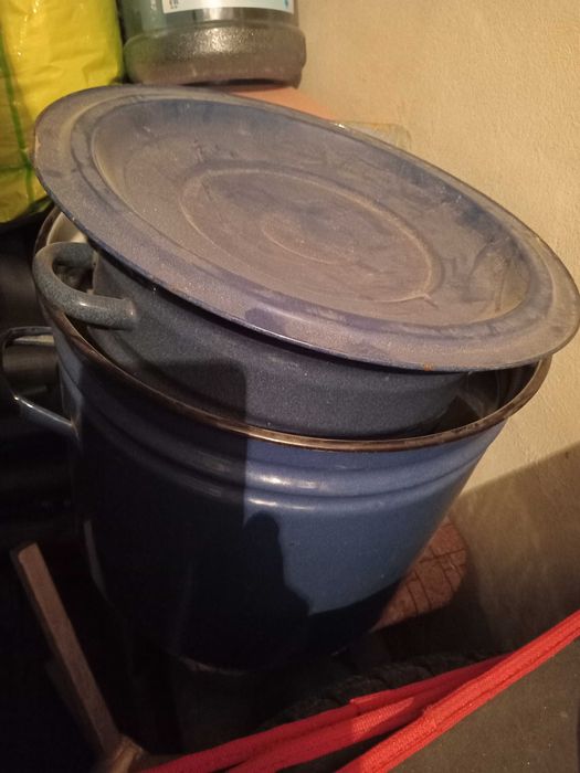 Кастрюлі доглянуті 30л, 15л. Бутль для води 20л.