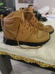 Buty nike manoa 35 chłopięce