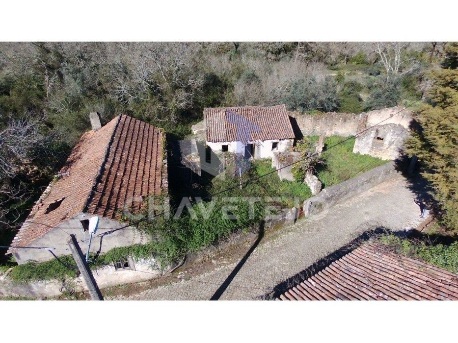 Casas antigas em pedra, com projeto aprovado, a 20 minutos do Rio Z...