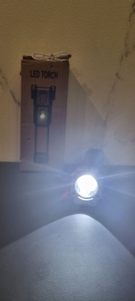 LED фонарь лампа на аккумуляторе