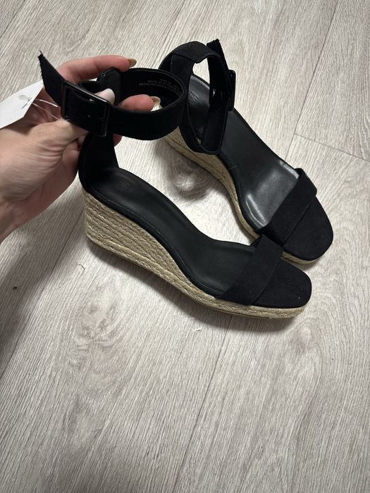 Нові босоніжки H&M