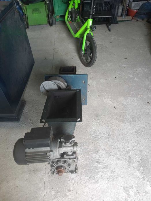 Sprzedam kompletyn podajnik do kotła na ekogroszek