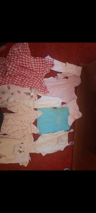 Lote de roupa de criança 12-24 meses