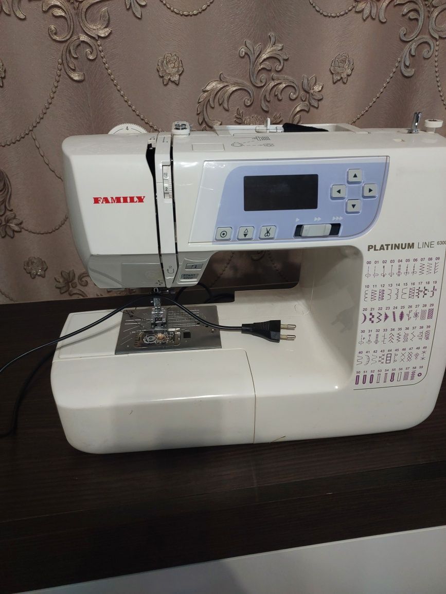 Продам  компьютерную швейную машинку