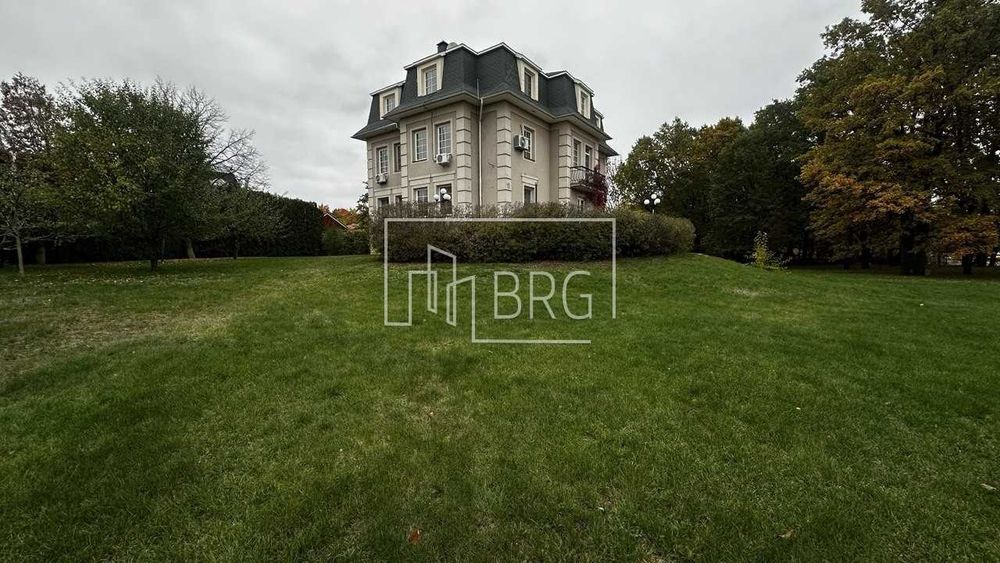 Продажа дома в коттеджном городке с выходом на Днепр 60 соток без%