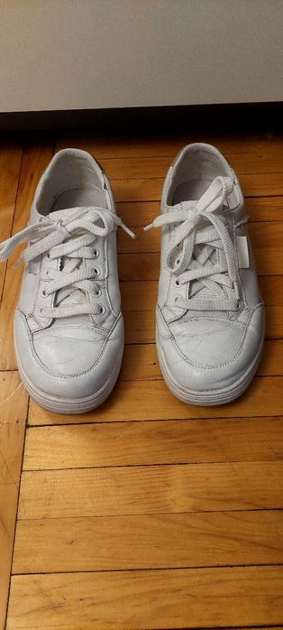 Продаю кросівки.