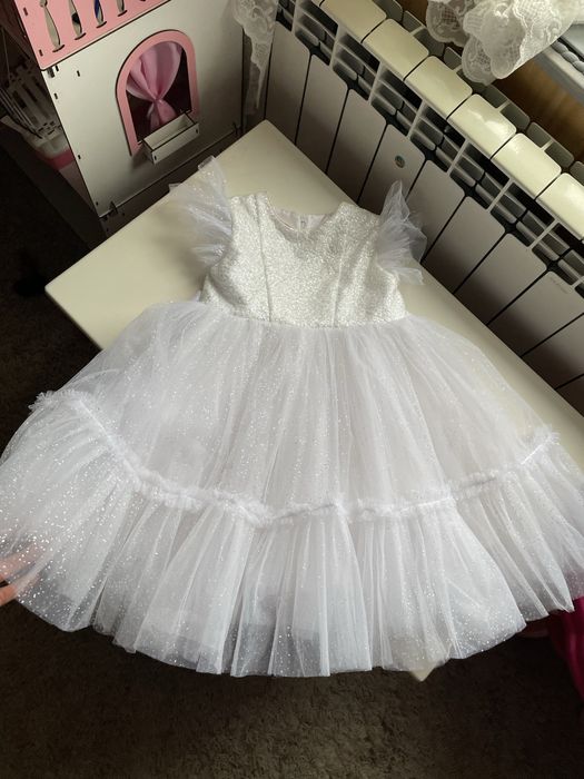 Шикарна святкова сукня на дівчинку 4 роки