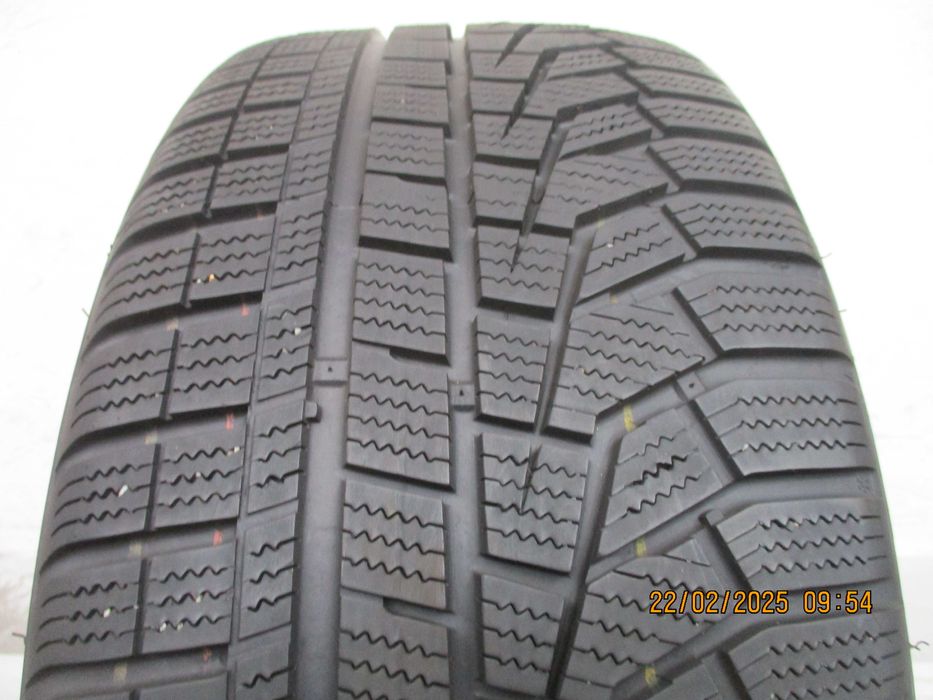 1x 215/45R17 Hankook Winter I*cept Evo 2 6,1mm 19r.