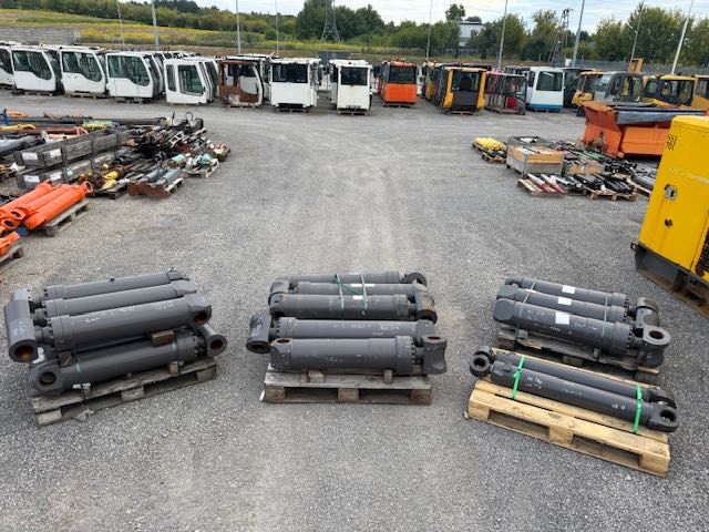 Siłownik hydrauliczny nowy L-1080 średnica 200 mm