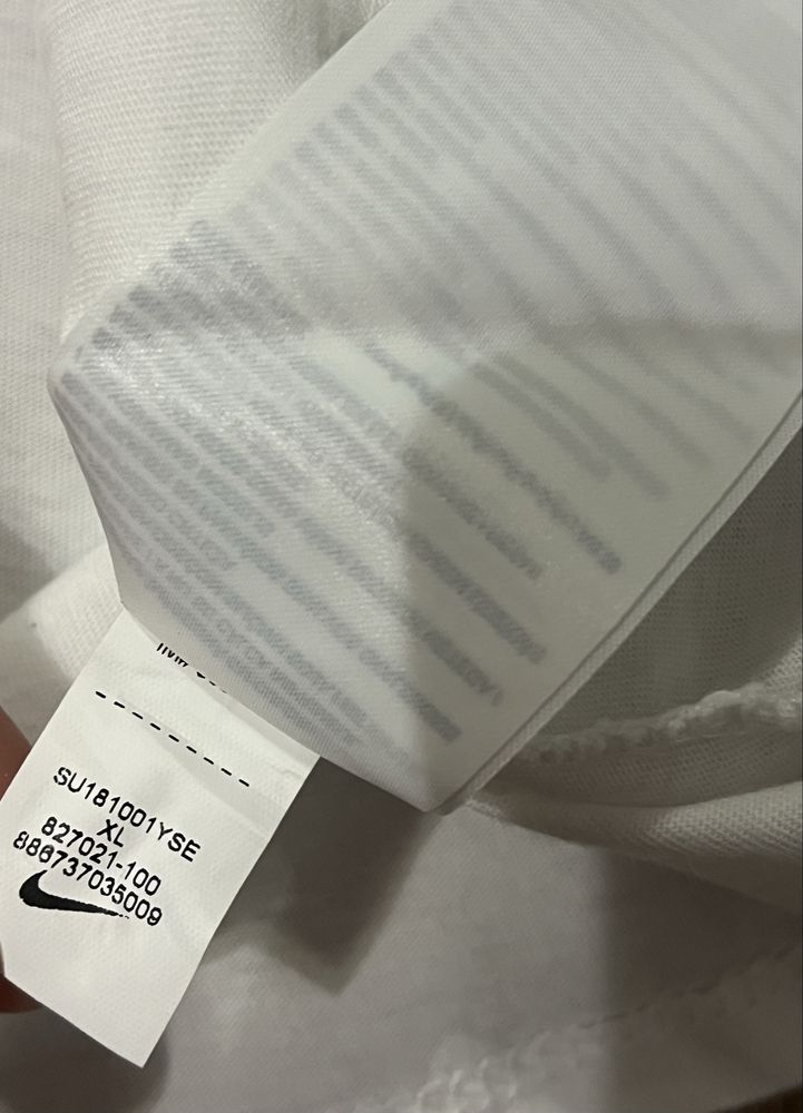 Біла чоловіча футболка Nike