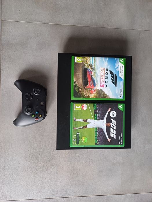 Xbox One X 1TB + Forza Horizon 5 + FC25 + 1 Pad