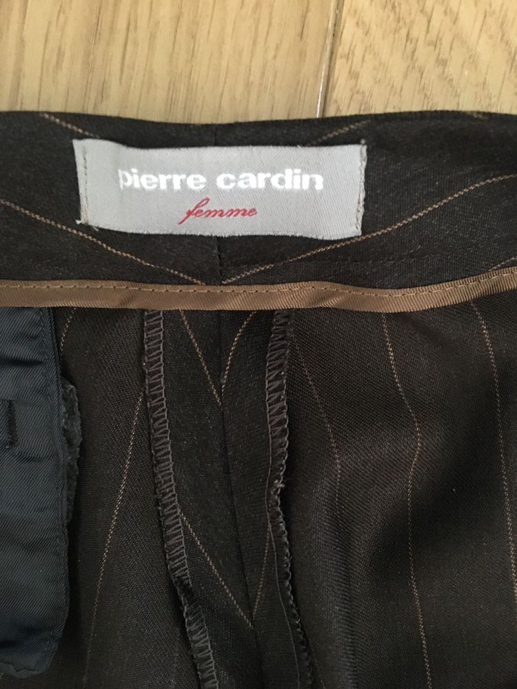 Calças Mulher Pierre Cardin, tamanho L, de cor castanho