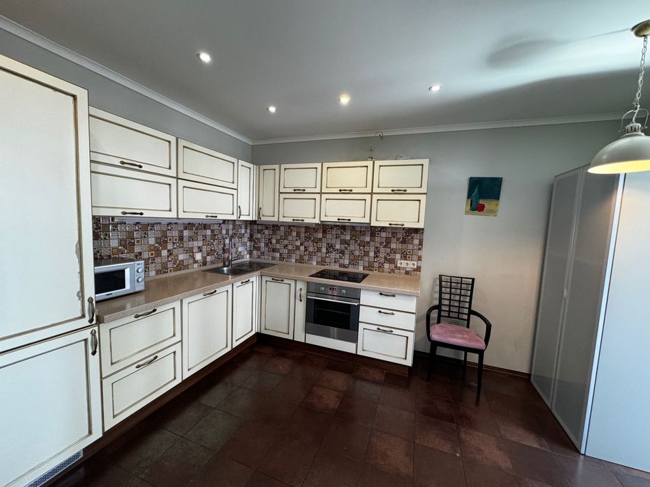 Продам 2 кімнатну 69м без % ЖК Silver Breeze Дніпровська набережна  1а