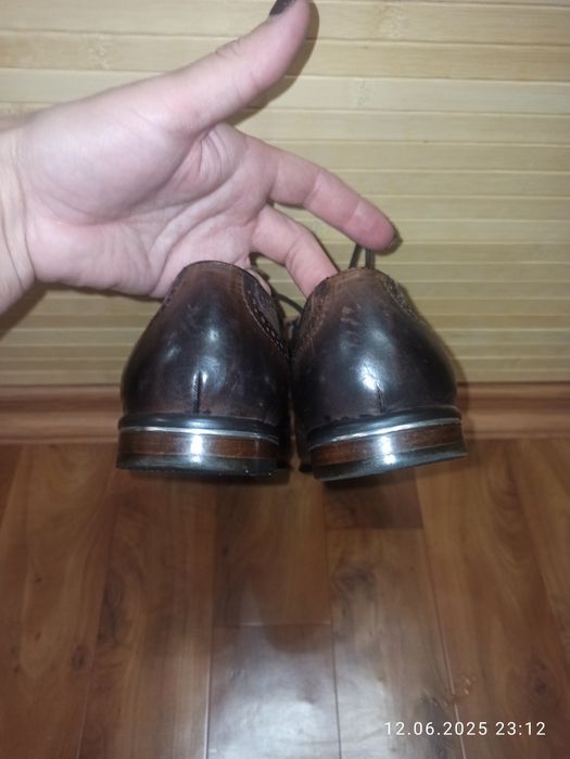 Чоловічі класичні туфлі 40 р.устілка 27,5 см З затемненню пяткою і нос