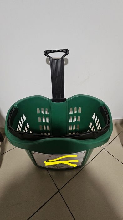 Cestos de compras com rodas