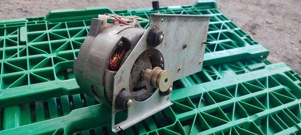 Мотор від магнітофону