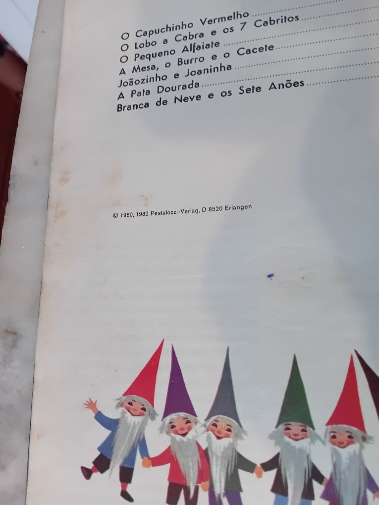 Livro Infantil Contos Infantis de " Grimm "