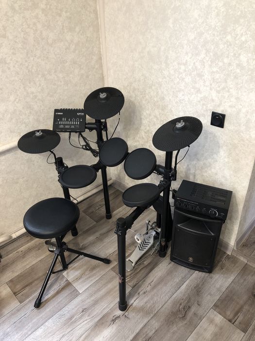 Електронна ударна установка YAMAHA DTX452K барабаны