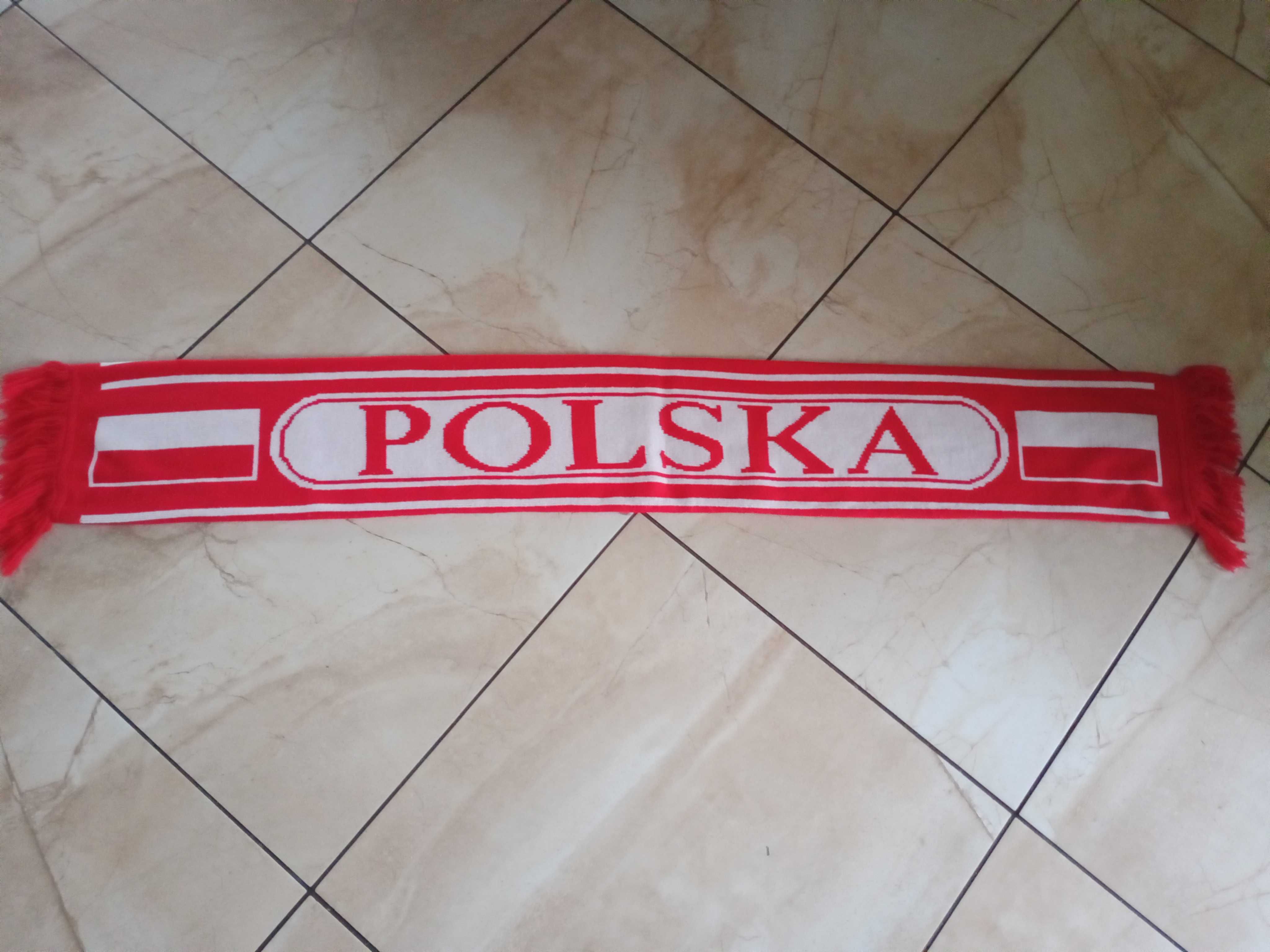 Szalik czerwono- biały z napisem  Polska