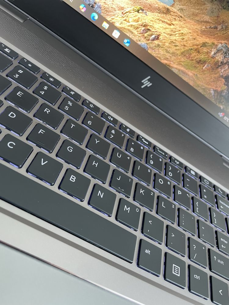 ПОТУЖНИЙ 15,6" HP ZBOOK 15  i7-8750H 6ядер 16/512GB Quadro P1000 4GB