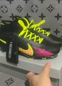 Nike mercurial usadas apenas uma vez. Tamanho 42.