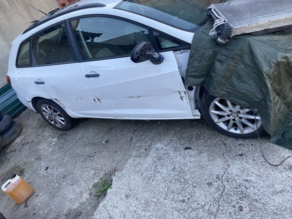 Seat ibiza st 6j 2014 acidentado para pecas