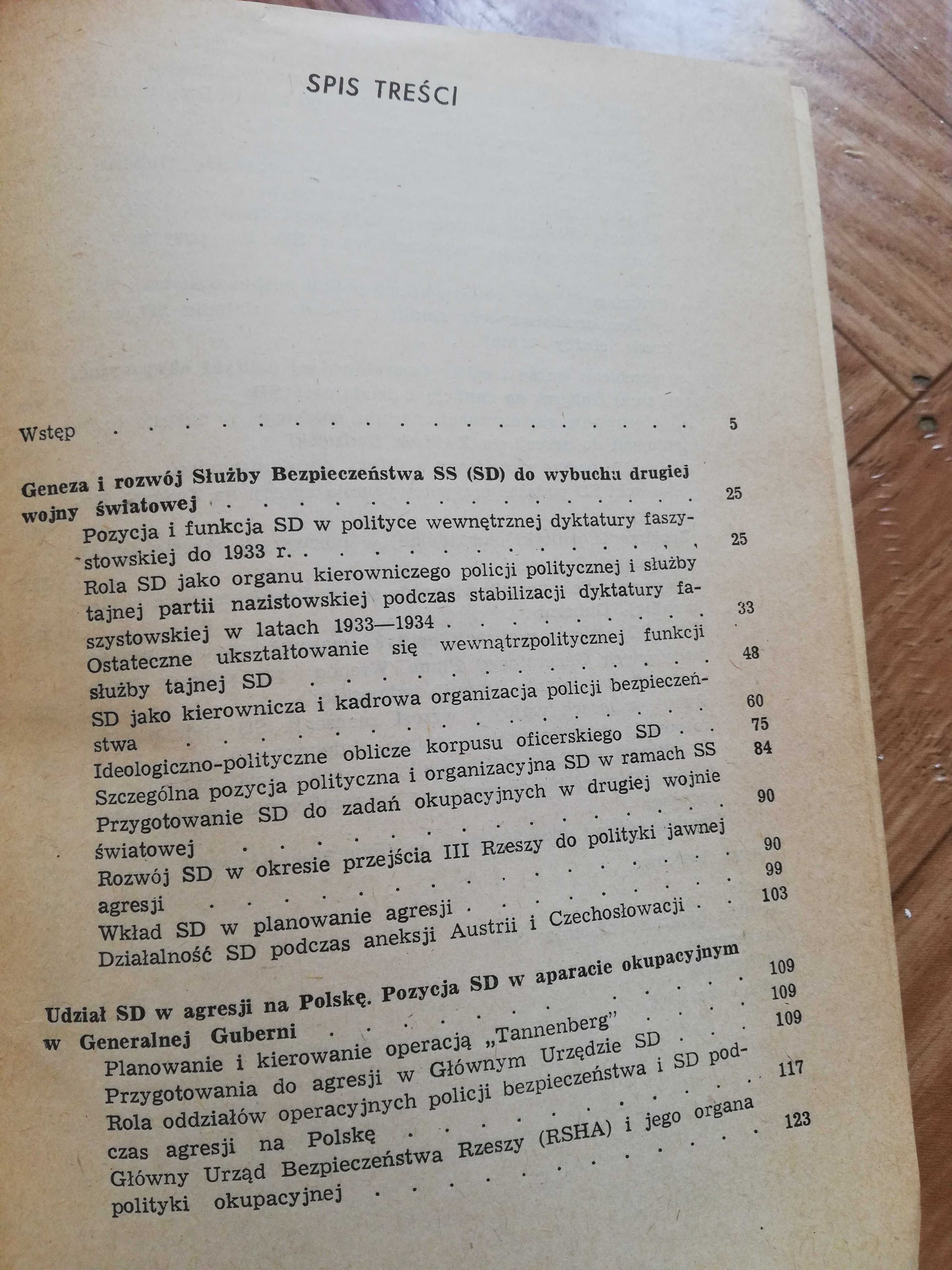 książka: ,,Służba bezpieczeństwa SS"