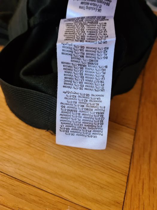 Czarne legginsy Avon rozmiar S, przeszycia na kolanach